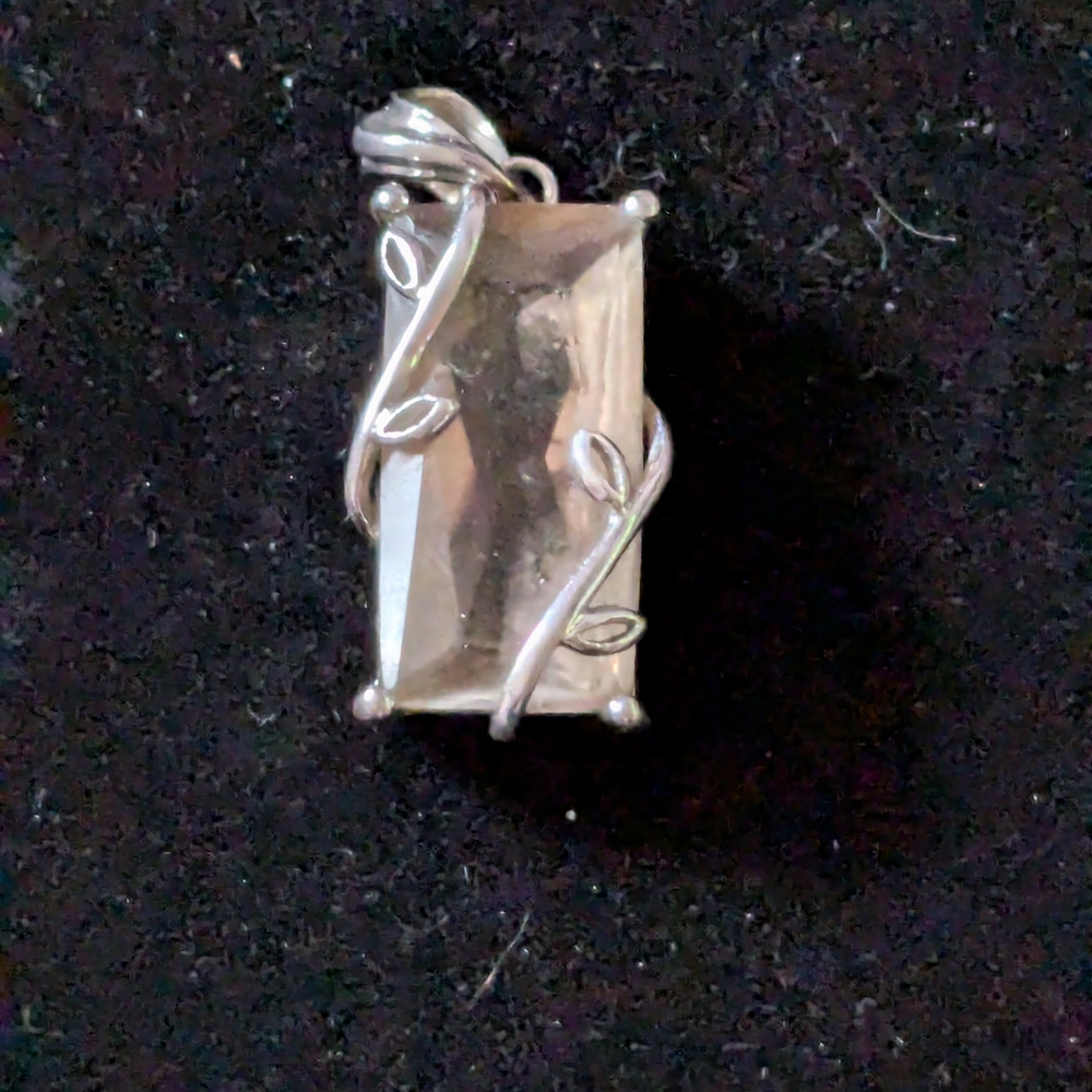 Elegant Silver Pendant - Picture 2 of 4